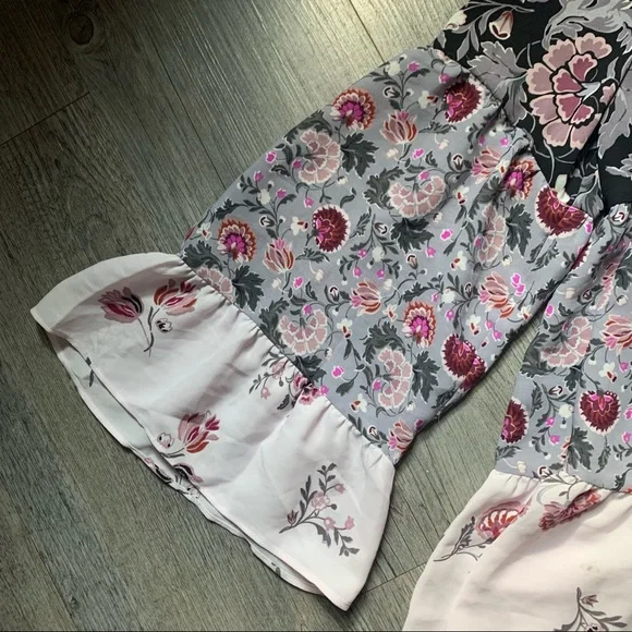 ❌SOLD❌Loft Floral Lavender & Black Tiered Blouse Size XS - Picture 11 of 15